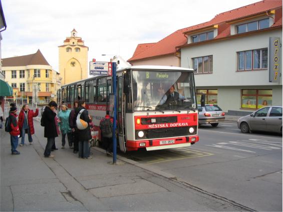 Všechny autobusy MHD mají èelní BUSE transparenty. Tento vùz pochází z ÈSAD Praha-západ. Kdysi jezdil v Praze na lince 192.