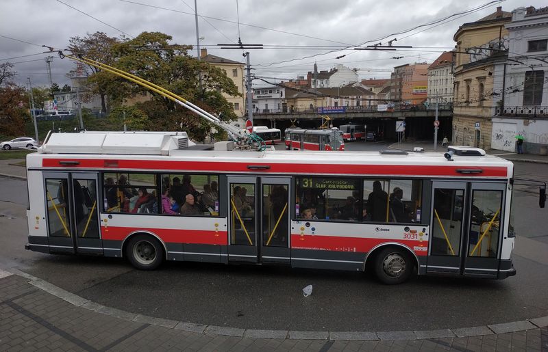 Tyto elegantní trolejbusy tvoøí základ vozového parku standardních vozù v Brnì a zdejší dopravní podnik je postupnì rekonstruuje. Pøipravuje se ale zakázka na 60 nových vozù, které nahradí i nejstarší trolejbusy tohoto typu.