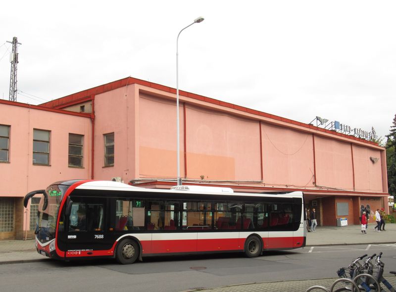 Novinkou roku 2020 je také 20 autobusù SOR NS12. Vozy jsou prvními tohoto typu na jižní Moravì. Po létech nákupu plynových autobusù se Brno vrátilo zpìt k naftì. Všechny nové autobusy z roku 2020 jsou umístìny v medlánecké garáži.
