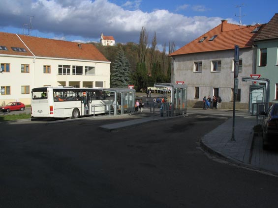 Miniaturní ale funkèní autobusové nádraží v Dolních Kounicích.