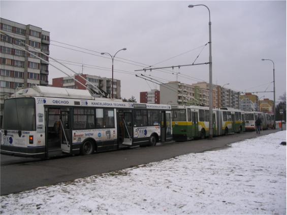 Toèna na sídlišti Vltava s jediným krátkým trolejbusem.