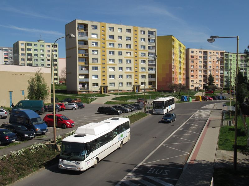 Kromì MHD obsluhují vybrané zastávky v severních sídlištích i regionální spoje IDOL vèetnì linky 250 do Bìlé pod Bezdìzem, kterou spoleènì provozují Arriva Støední Èechy a ÈSAD Èeská Lípa. Èeskolipská MHD je integrována do systému IDOL už od roku 2009.