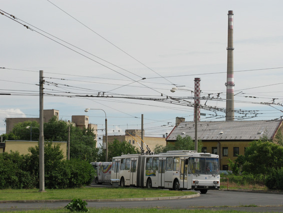 Trolejbusové obratištì Vodní na jihovýchodním okraji historického centra Chomutova. Konèí zde nejen centrum, ale i celé mìsto.