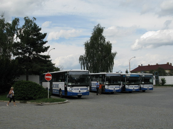 ICOM již vymìnil témìø celý regionální vozový park za autobusy Mercedes-Benz Intouro. Poptávku v roce 2013 však vyhrálo Iveco s jeho Crosswayi.
