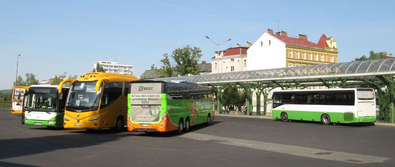 Zelenobílý je nejen pùvodní jednotný nátìr IDOLu (dnes bílý), ale také mnoho autobusù jezdících v Libereckém kraji pod hlavièkou ÈSAD Liberec i ÈSAD Èeská Lípa. Jedná se totiž o ojeté vozy z Moravskoslezského kraje, kde musel tamní trojdopravce 3ÈSAD koupit nové vozy. Dopravce ÈSAD Èeská Lípa na regionálních linkách konèí – na Èeskolipsku ho od roku 2021 nahradí krajský dopravce Autobusy LK.