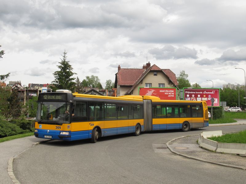 Posilou liberecké MHD jsou také 3 kloubové Citybusy z DSZO z let 2002-3. Jeden z nich v pùvodním zlínském nátìru dojel na koneènou v Pavlovicích na páteøní lince 12.