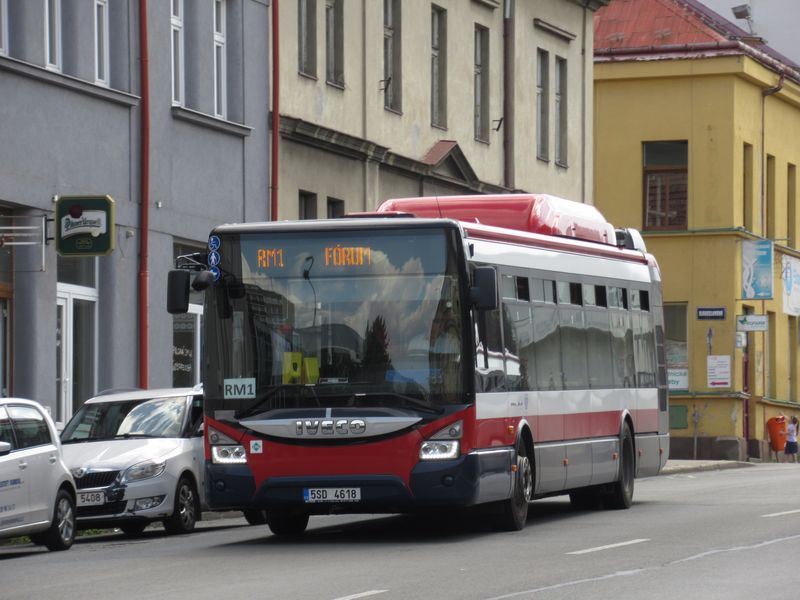 Jeden ze 4 nejnovìjších autobusù Urbanway, které v roce 2020 završily dodávku 18 vozù tohoto typu, na mìstské rychlolince RM1, nyní oznaèené jako RB. Pùvodní dvacetiminutový interval tìchto linek byl od èervence prodloužen na 20-40 minut.