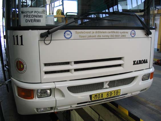 DP se na každém autobusu chlubí svými evropskými certifikáty.