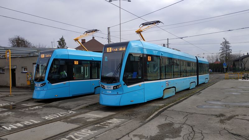 V roce 2018 bylo dodáno 26 nových tramvají Stadler nOVA z rodiny Tango, v roce 2019 má pøijít zbylých 14 vozidel stejného typu. Ètyøicítka plnì nízkopodlažních dvouèlánkových tramvají tak výraznì omladí vozový park ostravské MHD.