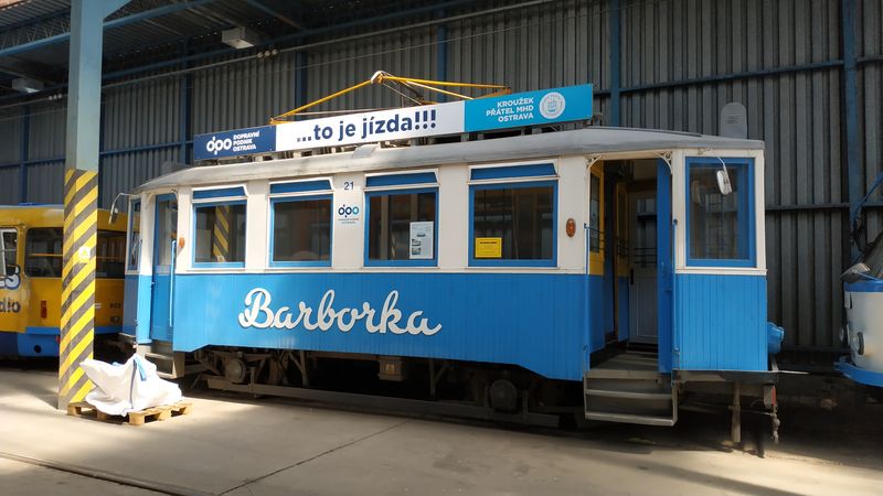 Historická tramvaj Barborka z roku 1922 odpoèívá ve vozovnì Køivá a tìší se na akce pro veøejnost po skonèení nouzového stavu.