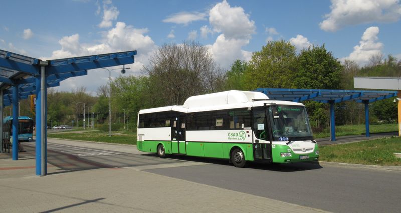 Plynový SOR na regionální lince dopravce ÈSAD Havíøov v terminálu Hraneèník. Mezi novì nakupovanými autobusy tìchto tøí zelených dopravcù se SOR také objevuje, ale ve spoleènosti Iveca a Scanie.