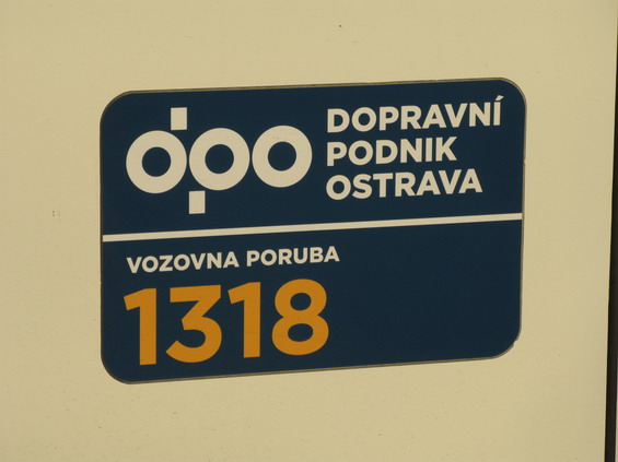 Nové logo Ostravy bylo doprovozeno též novým logem ostravského DP. S tím souvisí také nový grafický styl informaèních materiálù a rovnìž nový zpùsob oznaèování vozidel.