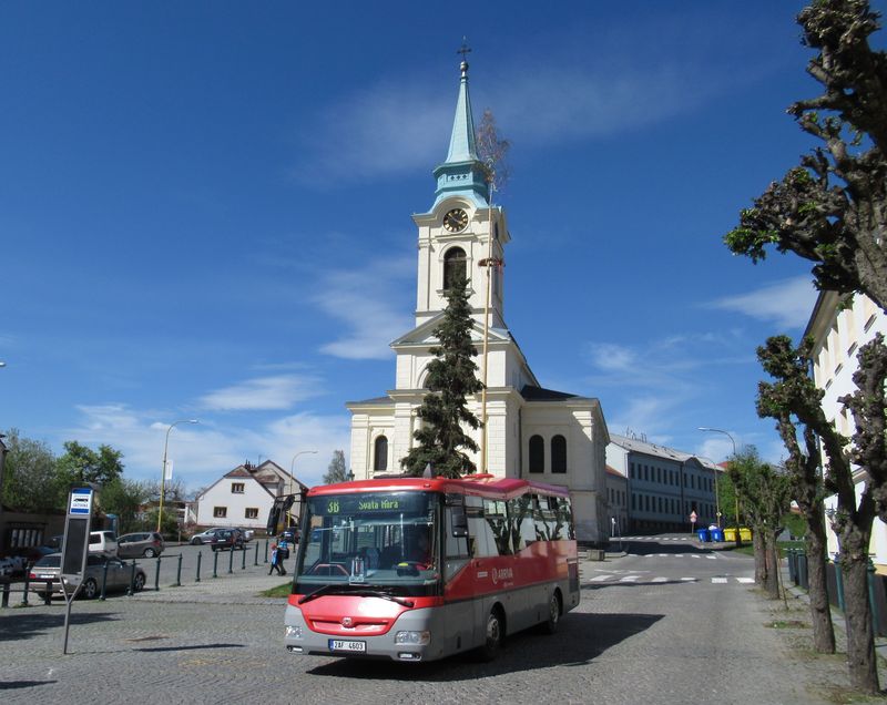 Jediný pøíbramský minibus SOR CN8,5 z roku 2011 na polokružní lince 3 v malebných Bøezových Horách na námìtí J. A. Alise. Poblíž se nachází hojnì navštìvovaný hornický skanzen a muzeum.