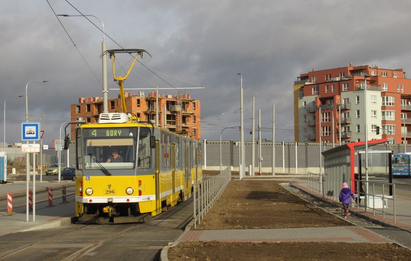 Pøesunutá koneèná Bory, kde je také nový autobusový terminál a konèí zde každý druhý spoj linky 4. Pùvodní smyèka Bory byla odøíznuta od tramvajové sítì a místní zastávka pøejmenována na Borský park.
