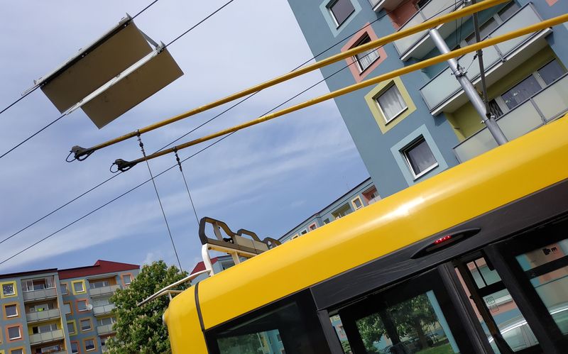 Díky novým bateriovým trolejbusùm je možné kombinovat zatrolejované a nezatrolejované úseky a témìø všechny linky MHD provozovat elektricky. Jako napøíklad o víkendu u linky 113, která kombinuje všednodenní linky 103 a 106. Aktuálnì mají Teplice již 10 bateriových trolejbusù.
