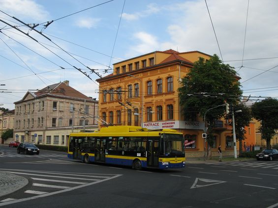 V roce 2013 poøídilo mìsto Teplice tøi nízkopodlažní trolejbusy Škoda 30Tr s karoserií SOR v tøídveøovém provedení. Reorganizací prošlo v souvislosti s integrací regionálních linek také linkové vedení trolejbusù. Zrušeny byly linky 9, 12 a 13, zavedena byla linka 4. Na linky 2, 5 a 7 jsou nasazovány ve všední dny velkokapacitní kloubové nebo patnáctimetrové trolejbusy.