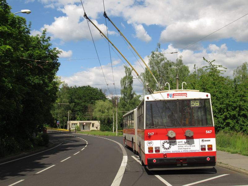 Špièková doplòková linka 59 jezdí po pùl hodinì z Klíše pøes centrum do sídlištì Pod Vyhlídkou. Od èervence 2020 sem už odpoledne nedojede a od záøí sem budou prodlouženy vybrané spoje autobusové linky 5.