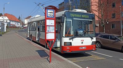 Hlavn msto steckho kraje stle dr poetnou flotilu pvodnch vysokopodlanch kloubovch trolejbus koda 15Tr. V minulch letech se podailo trolejbusov park sten obnovit 9 novmi kloubov...