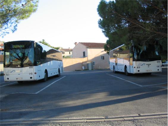 Les Alpilles - Linkové autobusy, které jinde v Evropì nespatøíte. Autobusy MAN, modifikované i vzhledem pro zdejší provoz. Autobusové linky tu mají tøímístné èíslo a doprava mezi vìtšími mìsty celkem funguje.
