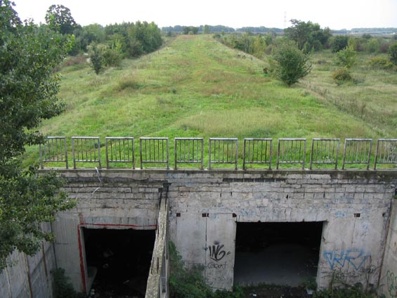 Tubus pøipravovaných tunelù do depa metra nedaleko zastávky Vyšehradská.