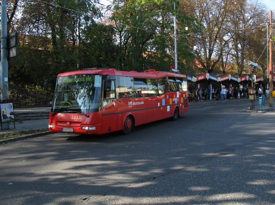Jako èásteèná náhrada za "doèasnì" zrušené tramvaje na hlavní nádraží funguje autobusová linka X13, která vede do centra Bratislavy.