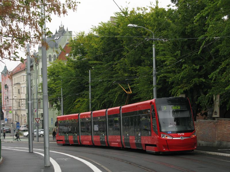 Klesání od nového Starého mostu k Šafárikovu náměstí. Prodloužením nové trati došlo ke zkrácení autobusové linky 95, ušetřené výkony byly ale použity na posílení potřebných autobusových úseků.
