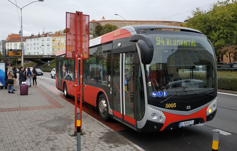 V roce 2018 bylo dodáno 16 elektrobusù SOR NS 12 Electric o délce 12 metrù. Nasazovány zaèaly být na rùzné mìstské linky vèetnì linky 94, která ve všední dny jezdí mezi centrem a Petržalkou.