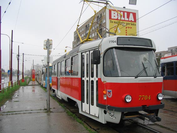 Zkušební a mìøící jízda nejnovìjší modernizované tramvaje se skøíní z Krnova. Obratištì Komisárky.