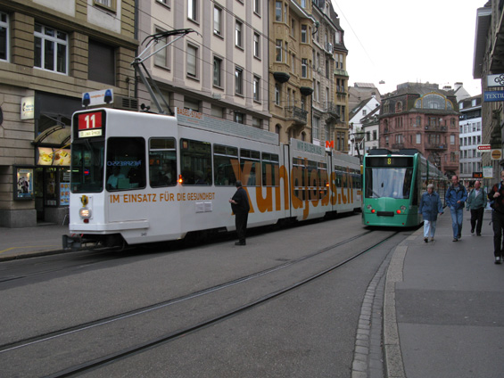 Zástupce menšinového tramvajového dopravce BLT - ten provozuje linky 10, 11, 11E a 17. Všechny tyto linky vedou za hranice Basileje do kantonu Baselland. Linka 11 konèí na hranicích s Francií.