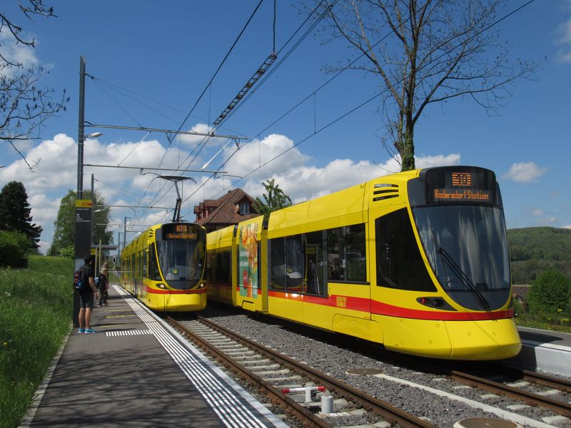 Setkání tramvají v pùlhodinovém intervalu na již jednokolejném úseku v jediné zastávce na francouzském území: Leymen Station. Linka 10 dále pokraèuje do koneèné zastávky Rodersdorf, která leží již zpìt ve Švýcarsku.