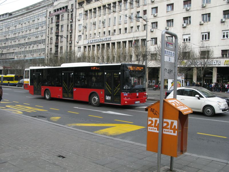 èást mìstských linek zajiš�ují soukromí autobusoví dopravci. Na této lince jezdí turecké nízkopodlažní a klimatizované autobusy AKIA.