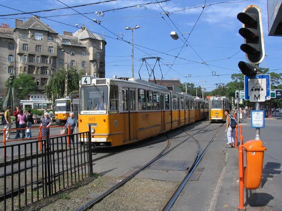 Nejru�n�j�� tramvajov� k�i�ovatka Moszkva T�r. Zde kon�� p�te�n� linky 4+6.