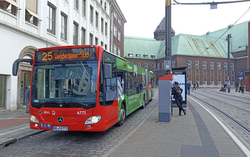 Páteøní autobusové linky 24 a 25 mají ze všech autobusù nejkratší intervaly – ve špièkách jezdí každých 7-8 minut. Linka 25 pomáhá obsloužit zdejší nejvìtší sídlištì východnì od centra ve ètvrti Osterholz a jede i pøes historické centrum mìsta.