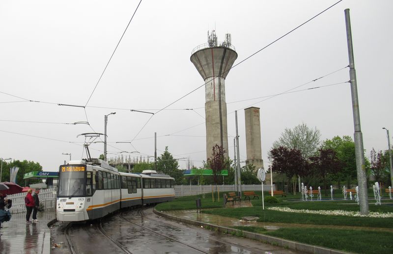 Severovýchodní koneèná páteøní linky 21 s provozem èerstvì modernizovaných tramvají. Tato byla modernizována v závìru roku 2018. Tam, kde nejezdí metro, musí pro rychlou dopravu místním staèit tramvaje, naštìstí pøibývá segregovaných úsekù.