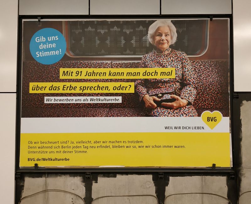 Typický potah sedadel v berlínské MHD se stal také kultovním sbìratelským pøedmìtem, ale hraje také roli v propagaèních kampaních berlínského BVG.