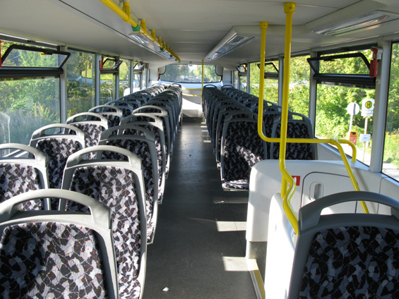 Patrové autobusy nabízejí vysokou kapacitu a ještì vyšší podíl míst k sezení. Tento typ vozidla ale pøíliš nepøeje èasté výmìnì cestujících.