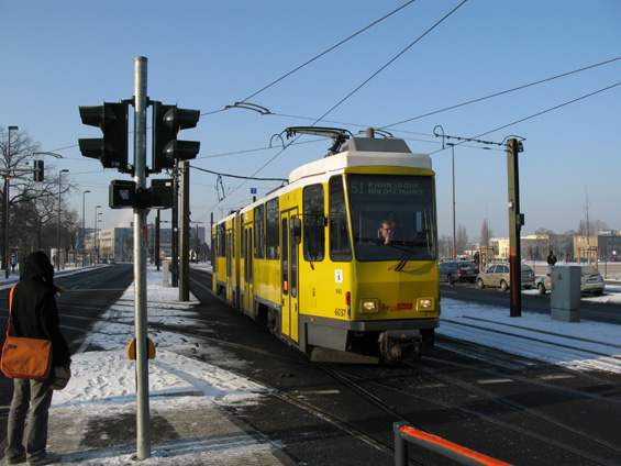 Jednu z mála tramvajových novostaveb najdete ve ètvrti Adlershof. V záøí 2011 byly linky 60 a 61 prodlouženy od zdejšího nádraží do vìdeckého parku.