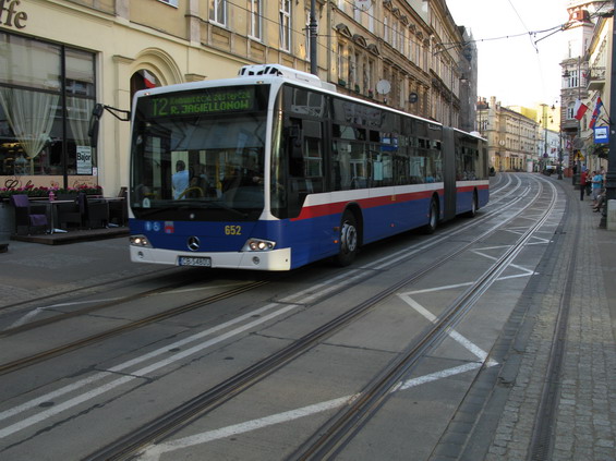 Výluka tramvajové trati vedoucí severním smìrem si vyžádala nasazení náhradních autobusù jak do smyèky Bielawy tak do koneèné zastávky Las Gdañsky.