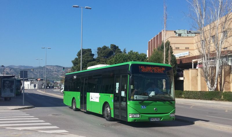 Kromì trolejbusové linky funguje v Castelonu ještì 17 linek autobusových, které rùzným zpùsobem obsluhují zbylé èásti mìsta nebo pøímìstské obce. Vozový park dopravce TUC je pomìrnì pestrý, svézt se mùžete tøeba èeským Crosswayem LE od Iveca.
