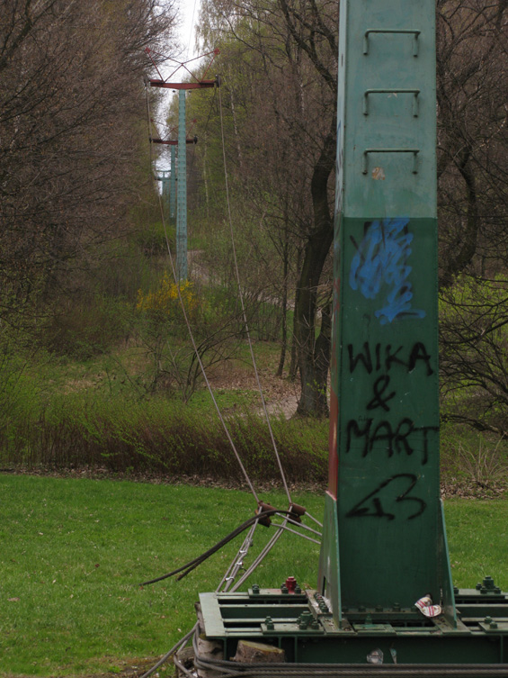 V chorzówském parku je umístìna údajnì nejdelší nížinná sedaèková lanovka na svìtì. Tvoøí ji 3 nezávislé trasy tvoøící rovnoramenný trojúhelník. Za dobu fungování byla lanovka vhodným prostøedkem, jak obsáhnout celou šíøi tohoto parku.