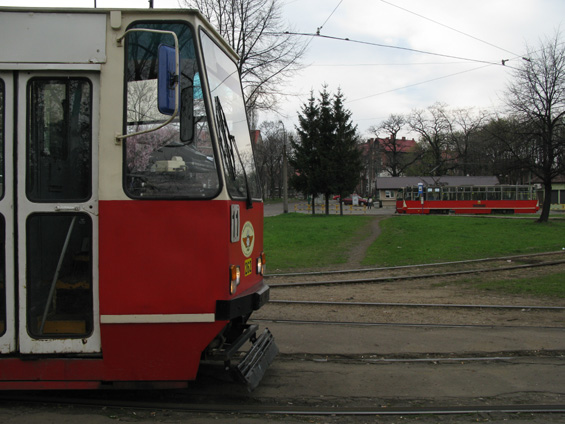 Jedenáctka na koneèné v Chebzie. Kdyby se propojily linky 1 a 11, vznikla by linka Katovice - Gliwice vozovna, kudy jezdí zcela soubìžná rychlíková autobusová linka 840.