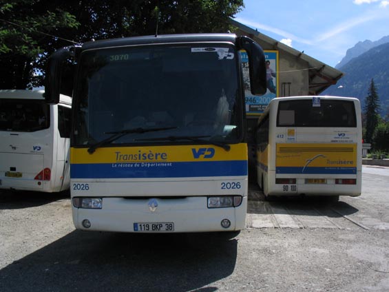 Regionální autobusy v départementu 38 - Isére mají jednotný modrožlutý nátìr, i když tu jezdí více dopravcù. Jedná se o jakousi integrovanou autobusovou dopravu v celém kraji. Hlavním mìstem tohoto kraje je Grenoble.