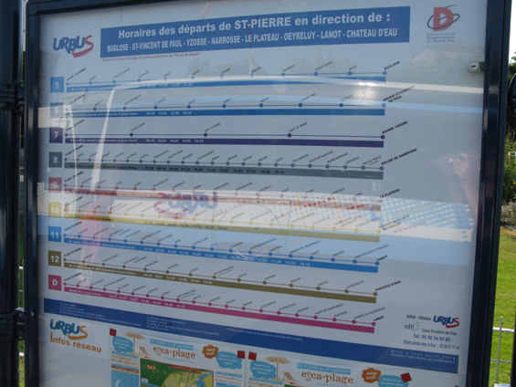 V zastávce St. Pierre se setkávají skoro všechny linky MHD ve mìstì Dax. Cca každou hodinu se tu konají centrální rozjezdy hlavních linek. Èastìji totiž jednotlivé linky ani nejezdí.