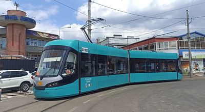 Vchodorumunsk prmyslov msto le pobl hranic s Moldvi na behu mohutnho Dunaje pobl jeho delty do ernho moe. Galati m cca 220 tisc obyvatel, o necelou tetinu mn ne na potku 90. ...