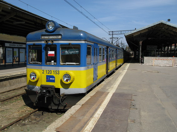 Na hlavním nádraží v Gdaòsku zaèíná jediný pravý polský S-Bahn. Tyto elektrické jednotky obsluhují v intervalu 7-8 minut po vlastních kolejích trojmìstí Gdaòsk - Sopoty - Gdynia.