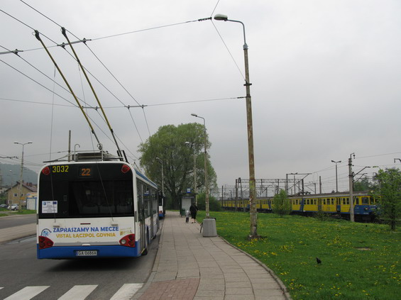 Trolejbusová koneèná Cisowa leží pøímo u stejnojmenné zastávky vlakù SKM. V poslední dobì je vozový park omlazován trolejbusy Solaris.