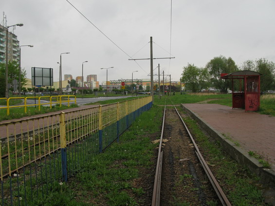 Opuštìná tra� do jižního sídlištì Rzadz. Èást trati prochází dùkladnou rekonstrukcí. Normálnì jezdí v Grudziadzi pouze linka 2 od jihu na sever, v èase výluky jezdí jen linka 1 od nádraží na sever.