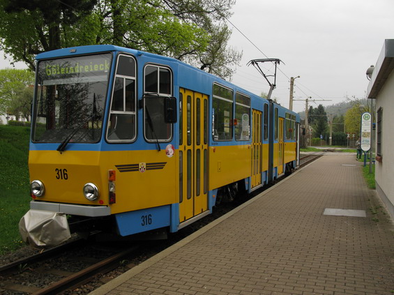 Koneèná zastávka linky 6 Waltershausen-Bahnhof je vybaveno smyèkou, která se ale pro èásteènou obousmìrnost nasazených vozù nepoužívá.