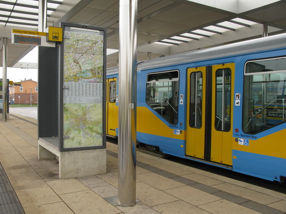 Z Mannheimu byly odkoupeny dvou- i tøíèlánkové tramvaje Düwag z 60. let. Tøídílné tramvaje mají vložený nízkopodlažní støední èlánek.