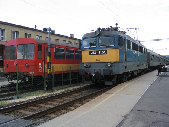 Keszthely má i železnici. Na dojezd èeká mimo jiné i èeský pøípojný a motorvý vùz ze Studénky.